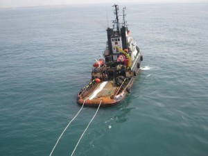 Five Oceans Salvage - MED FOS establishing towing connection